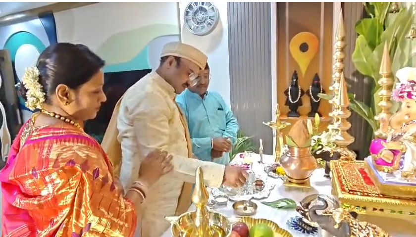 महापौर दीपमाला काळेंच्या निवासस्थानी लाडक्या गणरायाची भक्तिमय वातावरणात स्थापना!