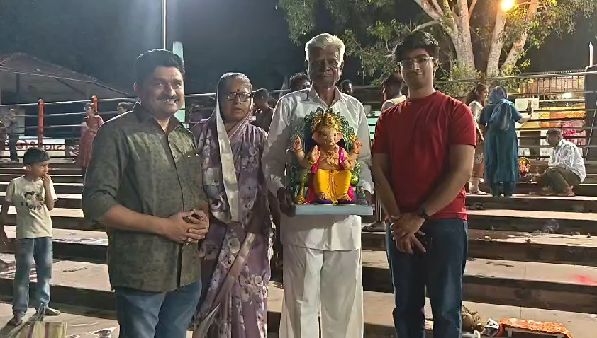 गणपती बाप्पा मोरया! जळगावात पाच दिवसांच्या गणरायाला निरोप