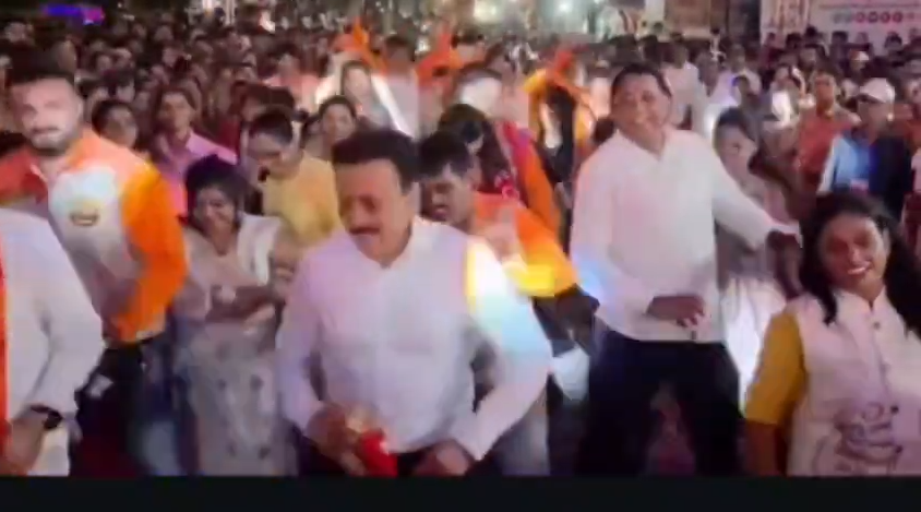 लेझीमच्या तालावर गिरीश महाजनांचा ठेका; उपस्थितांचे वेधले लक्ष!