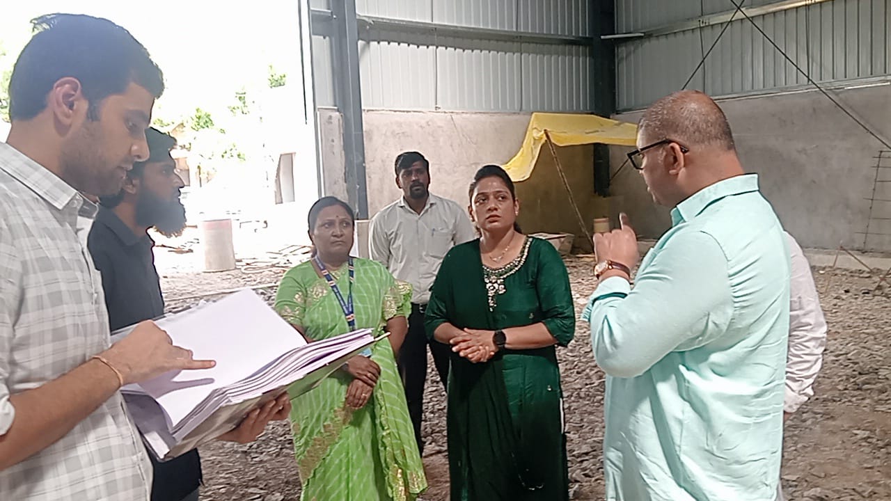 घंटागाड्यांच्या स्वच्छतेचा मुद्दा ऐरणीवर! महापौर दीपमाला काळेंनी घेतला ठेकेदाराचा समाचार